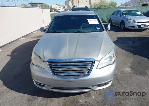 2013 Chrysler 200 Lx z USA, uszkodzony, nr VIN 1C3CCBAB6DN642302